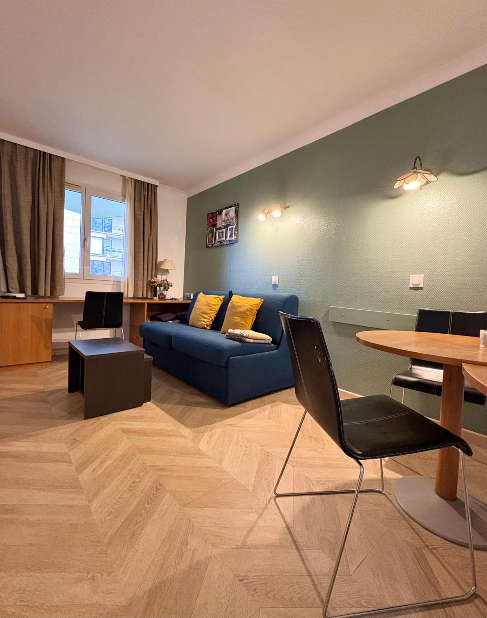 Cosy 2p Avec Balcon Paris La Defense Parking Gratuit